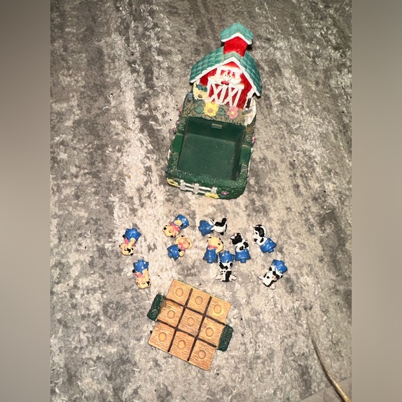 Vintage Tic Tac Toe Barn with Barn Animals! 10 Pieces Cows & Pigs - Picture 3 of 14